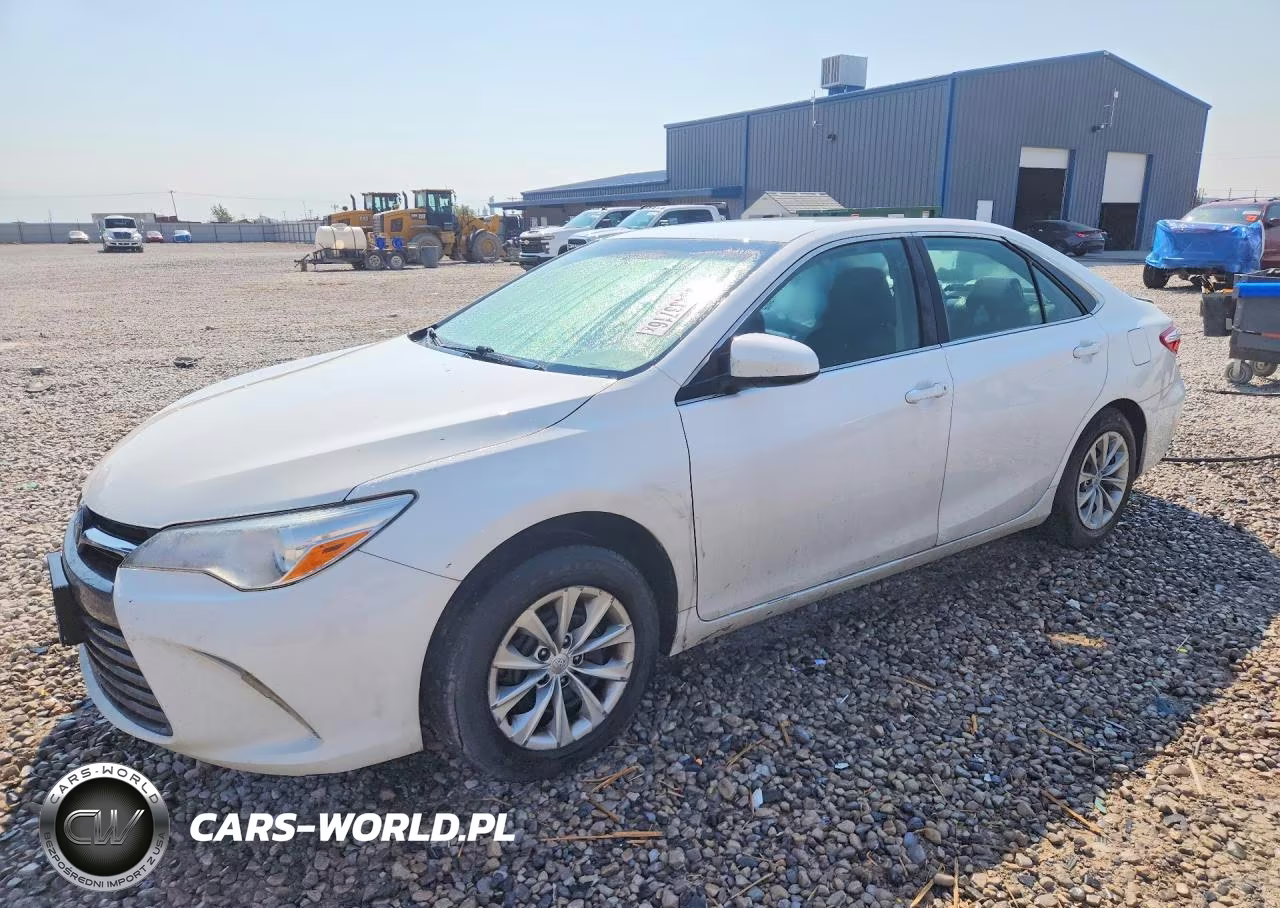 2015 Toyota Camry Le – zdjęcie 1 z 12