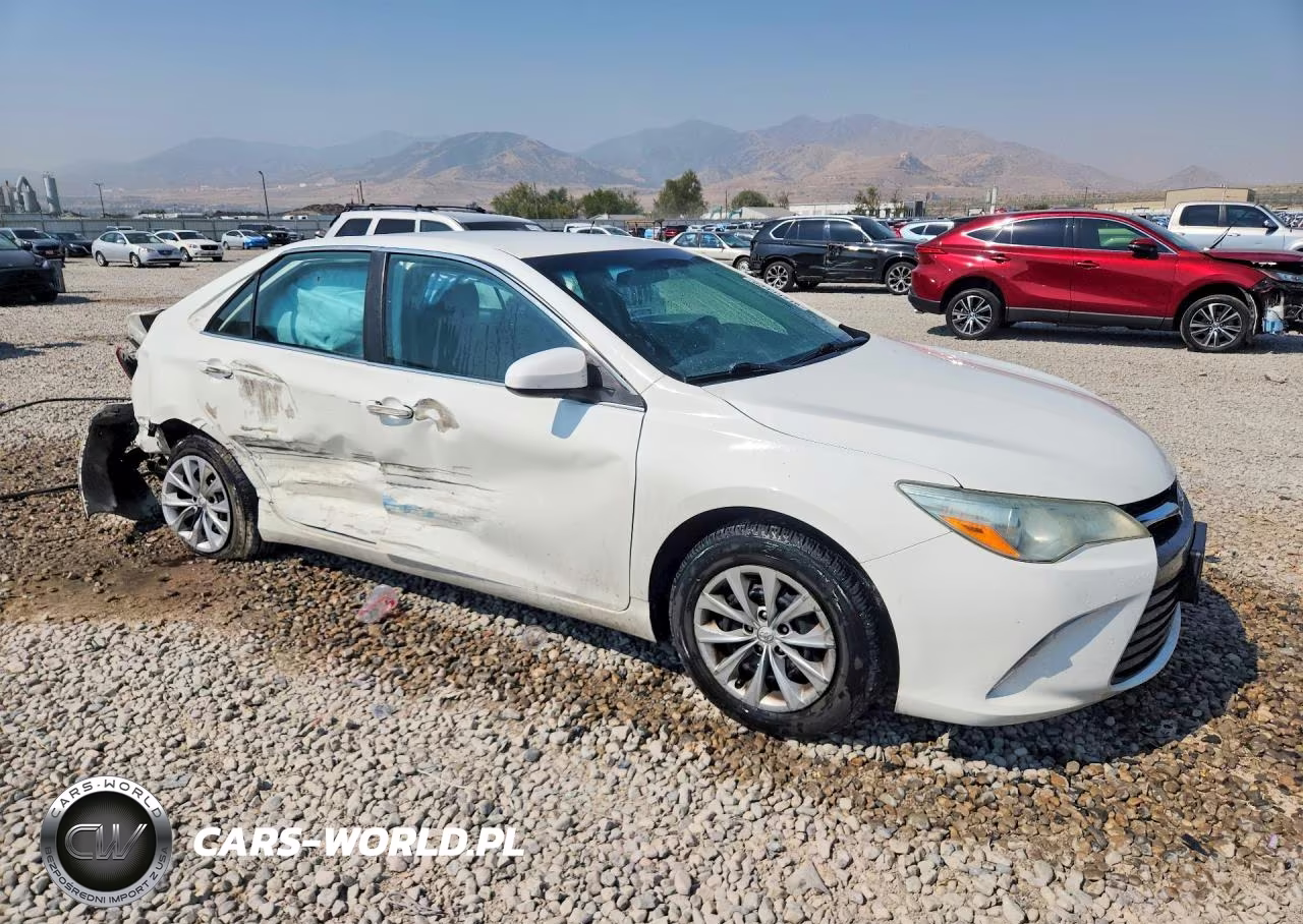 2015 Toyota Camry Le VIN:4T1BF1FK3FU907828 - 4