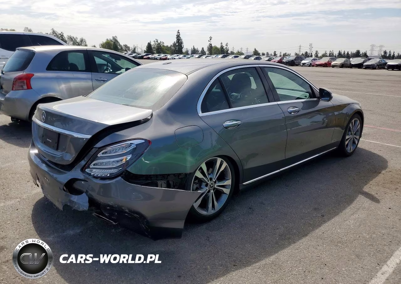 2018 Mercedes-Benz C 350E VIN:55SWF4HB8JU259634 - 3