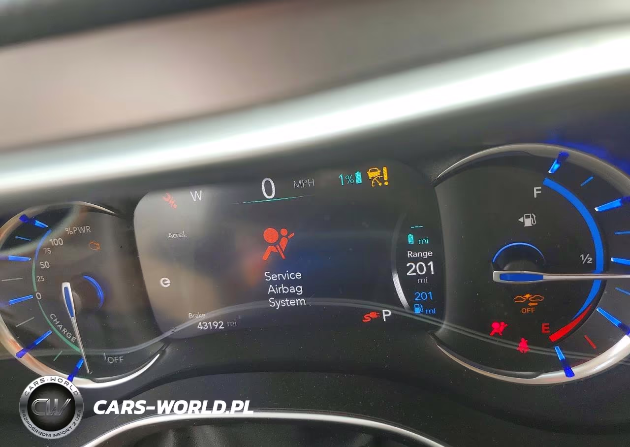 2017 Chrysler Pacifica Ehybrid Platinum VIN:2C4RC1N77HR798329 - 9