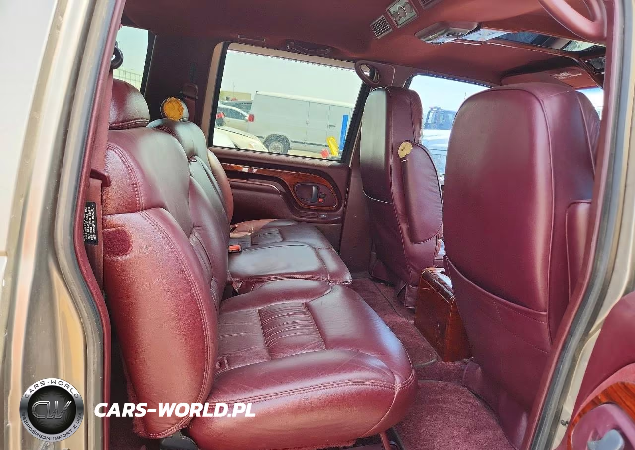 1999 Chevrolet Suburban K2500 VIN:3GNGK26J2XG122988 - 11