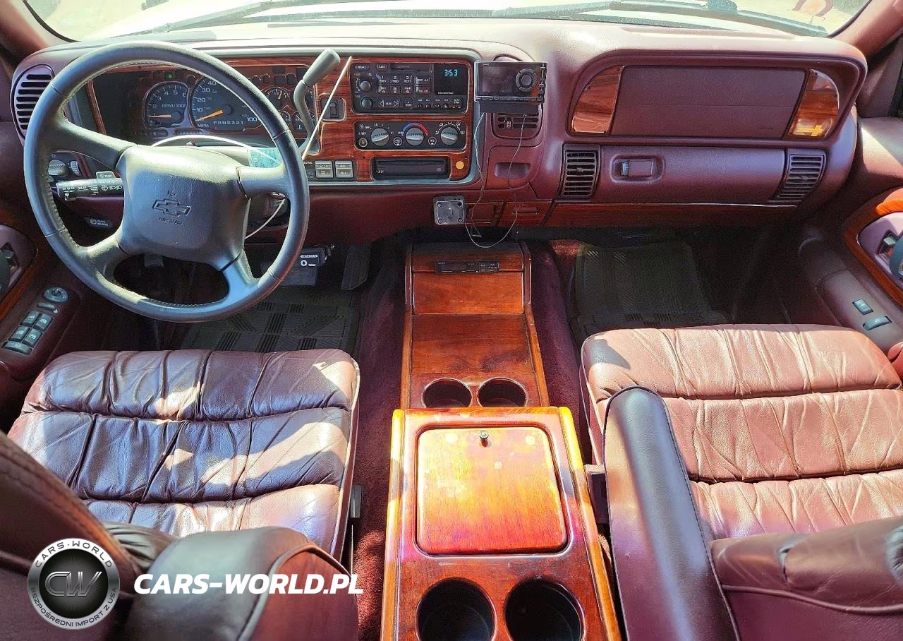 1999 Chevrolet Suburban K2500 VIN:3GNGK26J2XG122988 - 8
