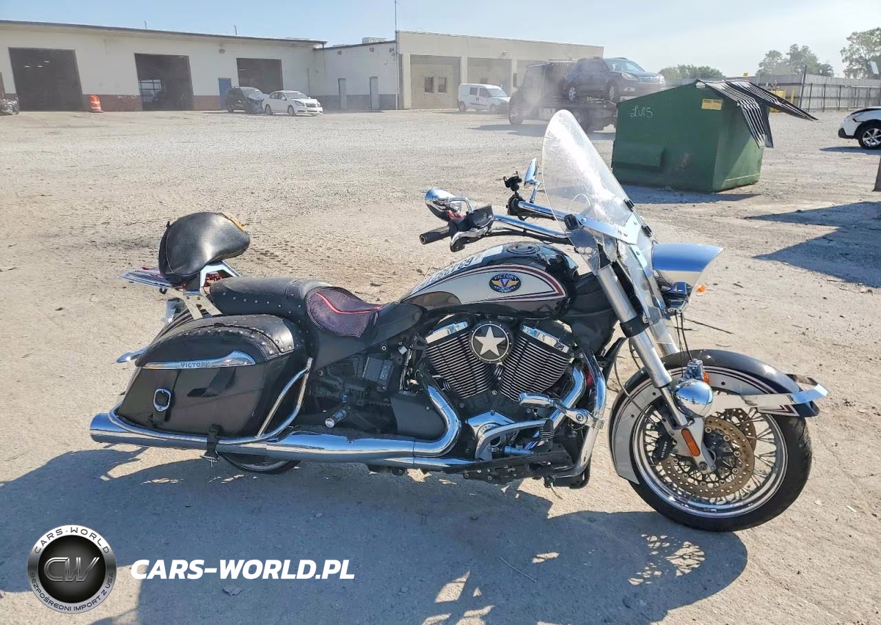2012 Victory Motorcycles Cross Roads Custom – zdjęcie 1 z 9