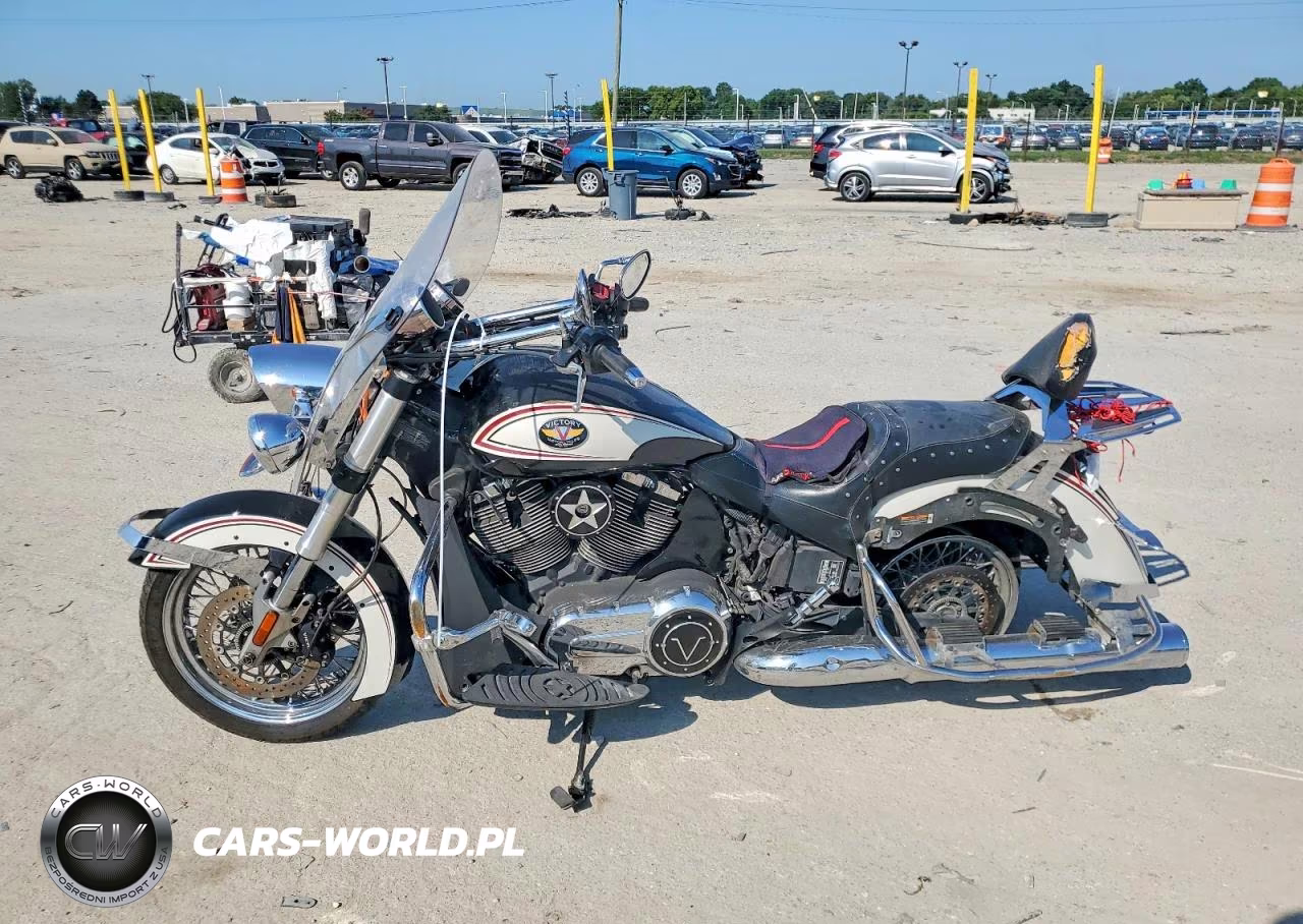 2012 Victory Motorcycles Cross Roads Custom VIN:5VPBW36N4C3004262 - 3