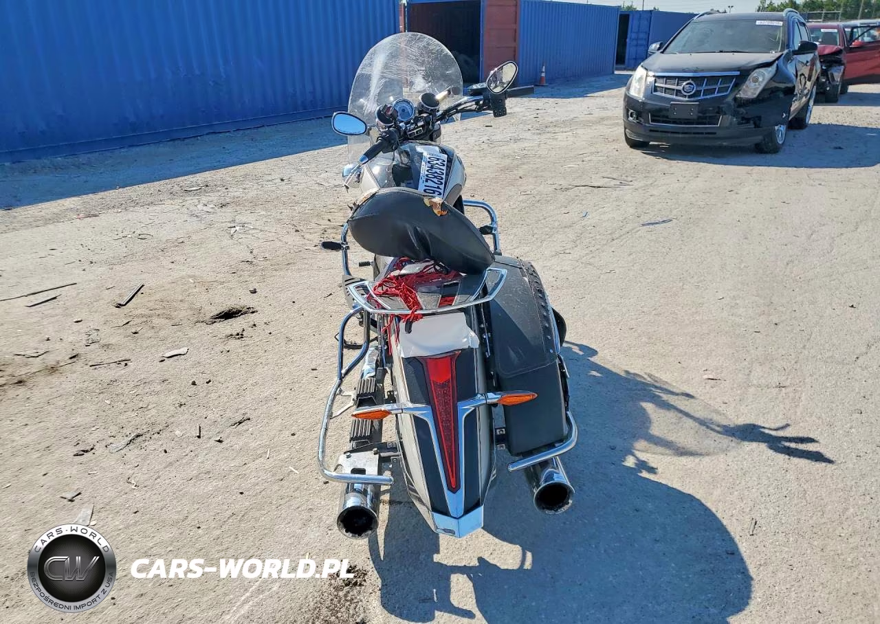 2012 Victory Motorcycles Cross Roads Custom VIN:5VPBW36N4C3004262 - 4