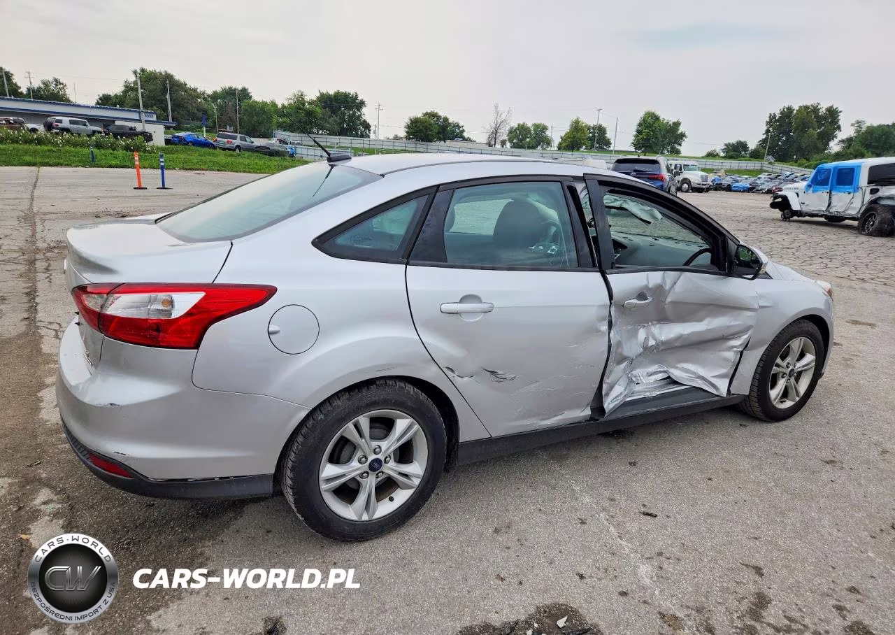 2014 Ford Focus Se VIN:1FADP3F27EL440803 - 3