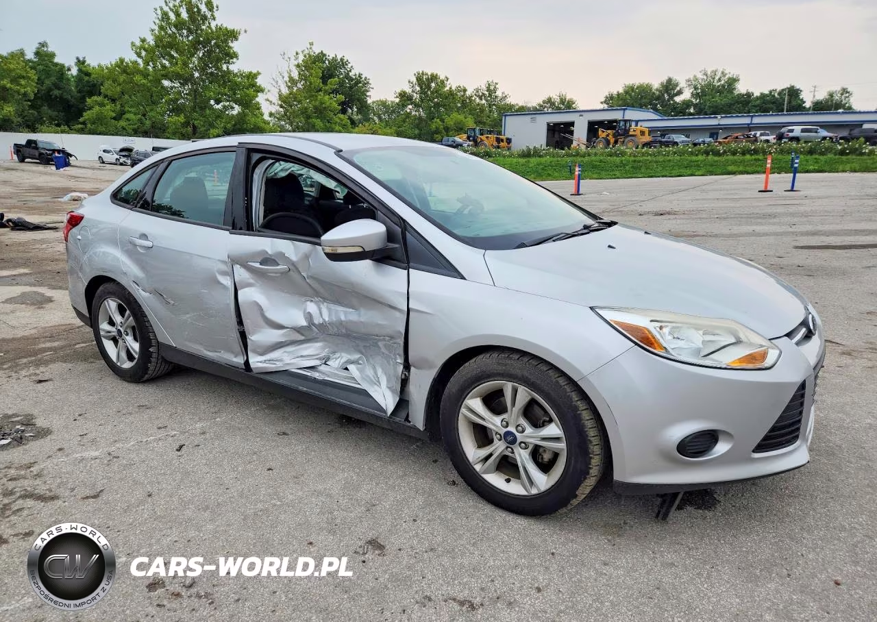 2014 Ford Focus Se VIN:1FADP3F27EL440803 - 4