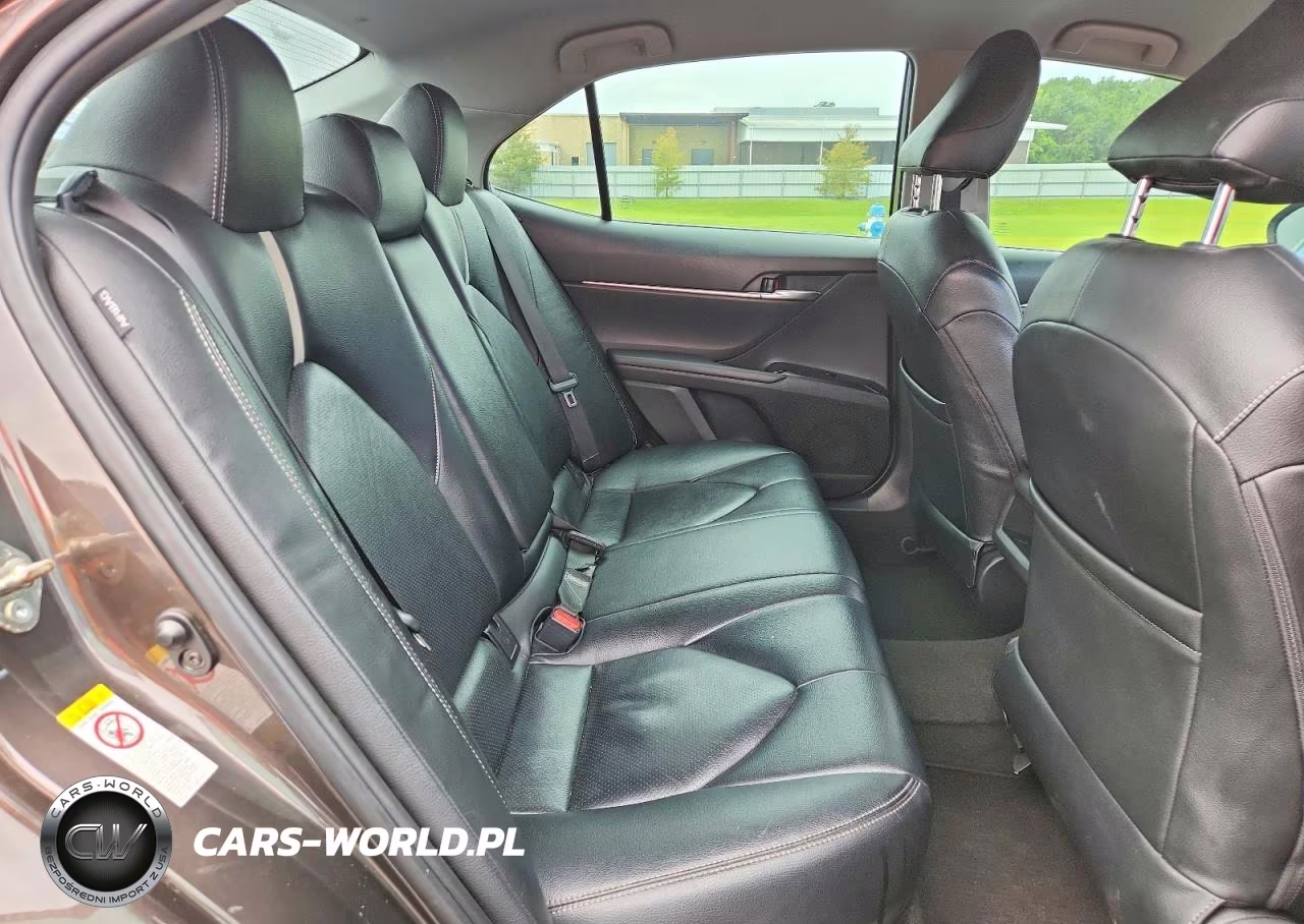 2018 Toyota Camry Le VIN:4T1B11HK6JU574237 - 10