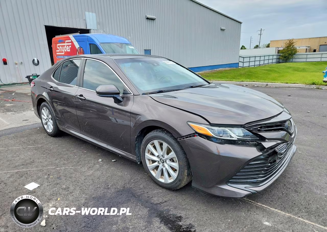 2018 Toyota Camry Le VIN:4T1B11HK6JU574237 - 4