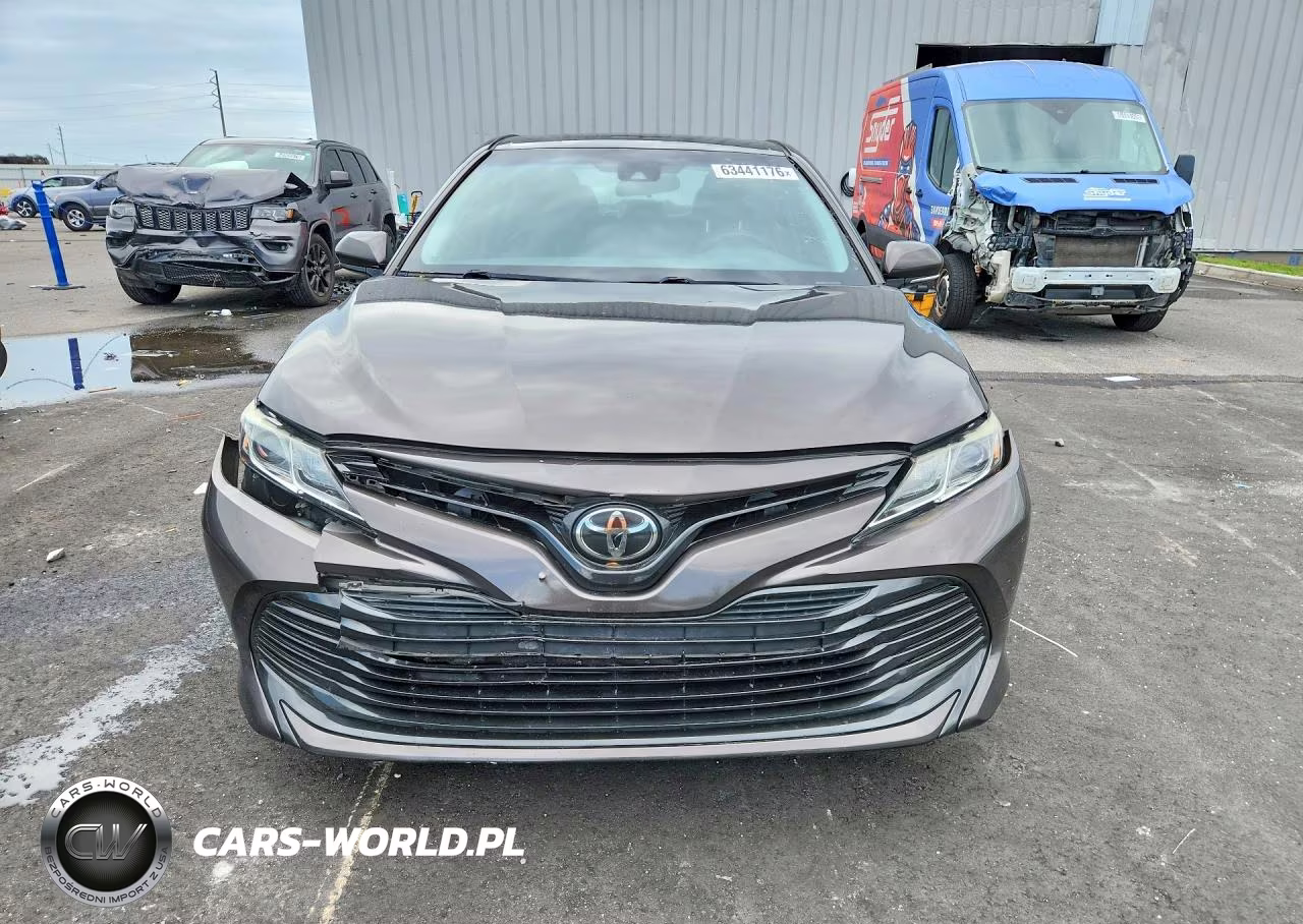 2018 Toyota Camry Le VIN:4T1B11HK6JU574237 - 5