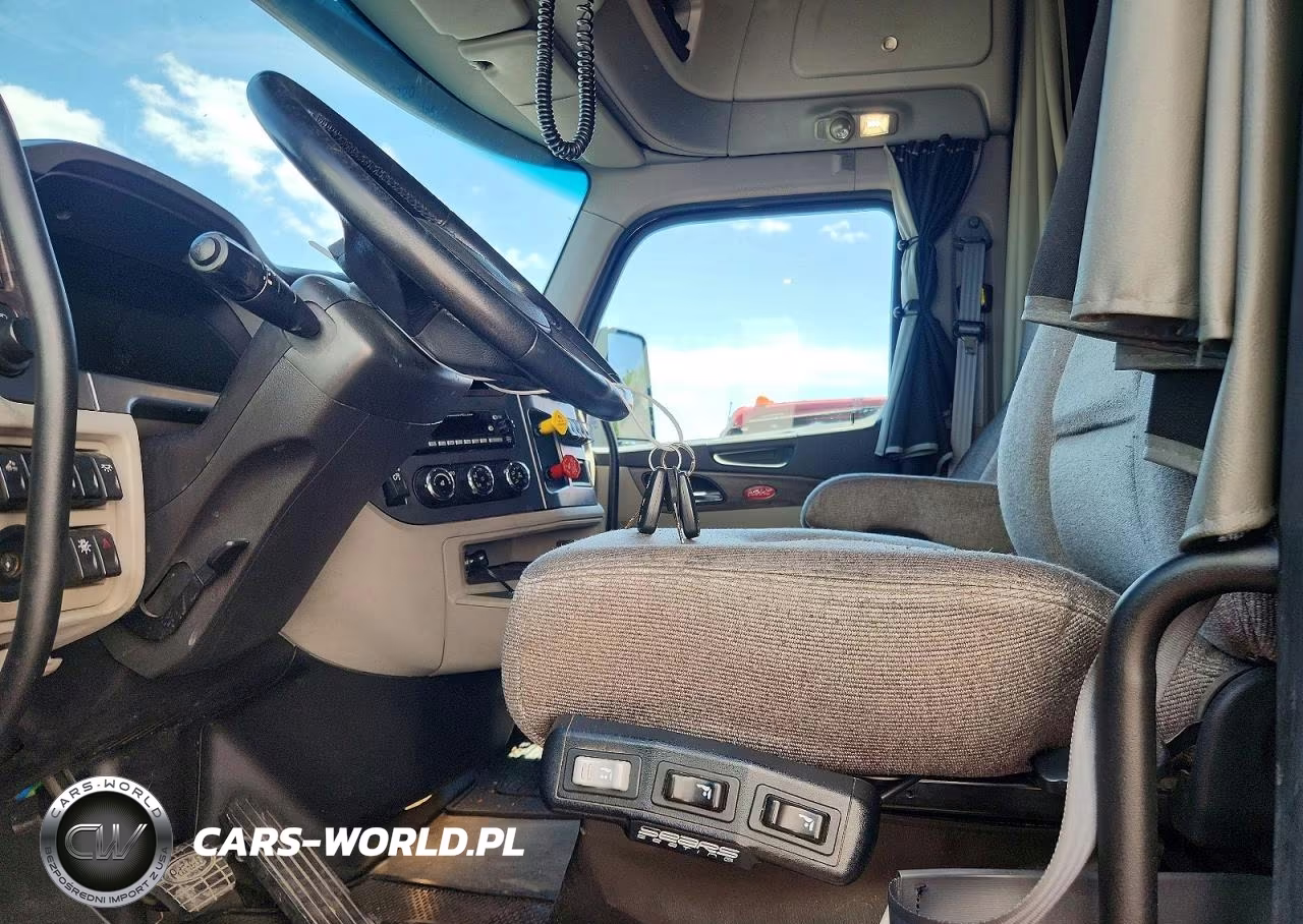 2023 Peterbilt 579 Semi Truck VIN:1XPBD49X9PD855818 - 7