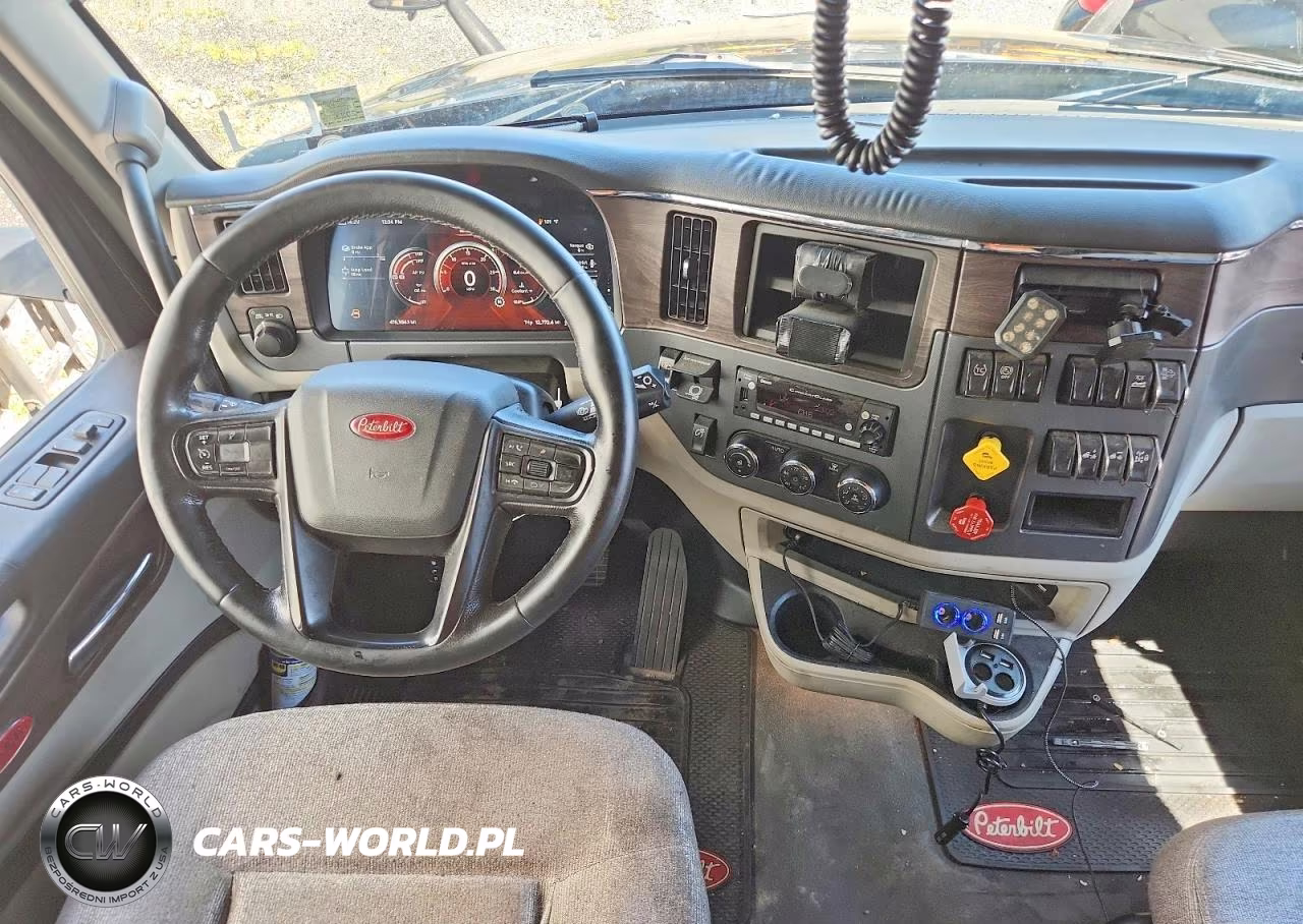 2023 Peterbilt 579 Semi Truck VIN:1XPBD49X9PD855818 - 8