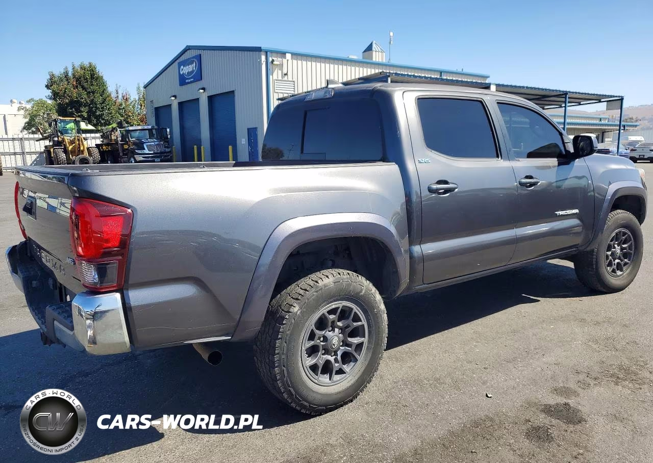 2018 Toyota Tacoma Sr5 V6 VIN:3TMCZ5AN9JM130366 - 3
