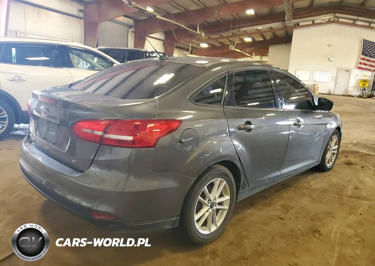 2017 Ford Focus Se VIN:1FADP3F29HL332347 - 3