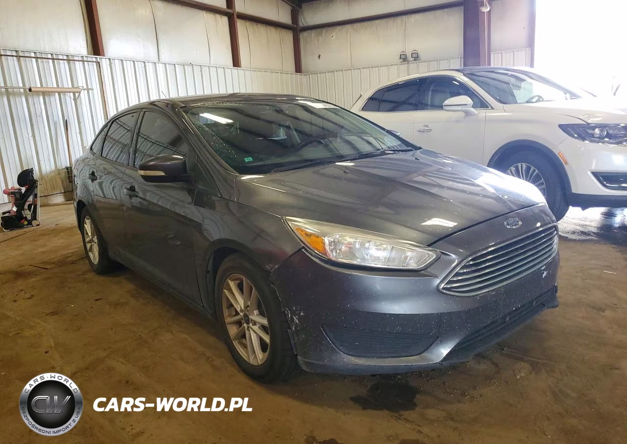 2017 Ford Focus Se VIN:1FADP3F29HL332347 - 4
