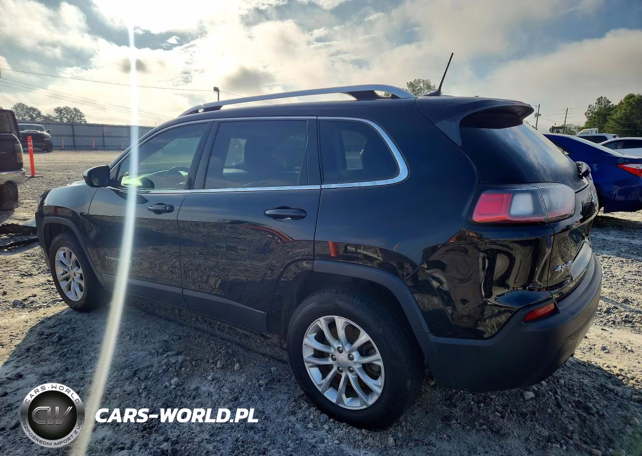 2019 Jeep Cherokee Latitude VIN:1C4PJMCB5KD244920 - 2