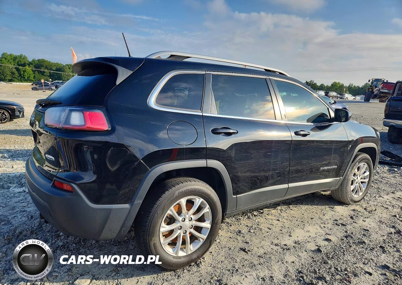 2019 Jeep Cherokee Latitude VIN:1C4PJMCB5KD244920 - 3