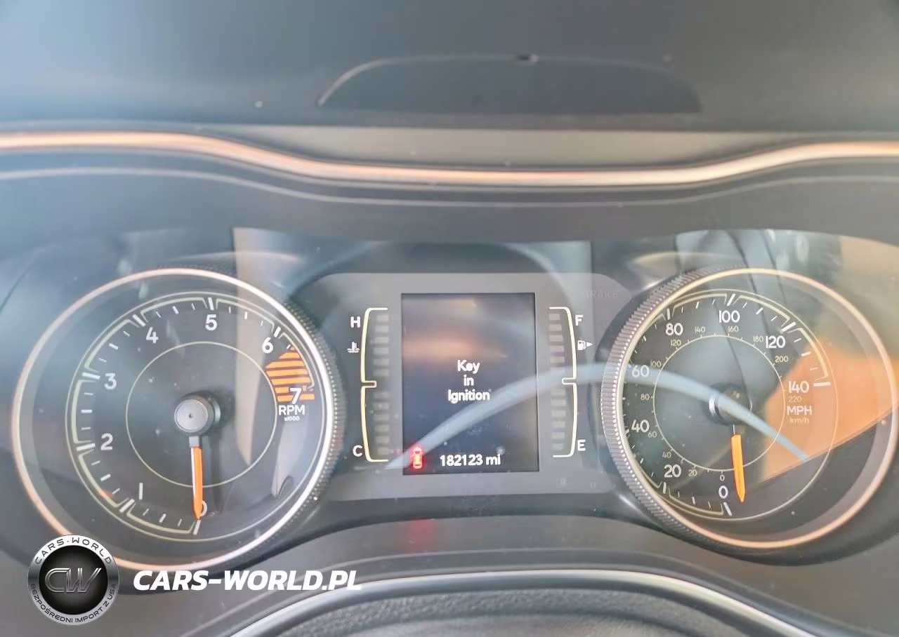 2019 Jeep Cherokee Latitude VIN:1C4PJMCB5KD244920 - 9