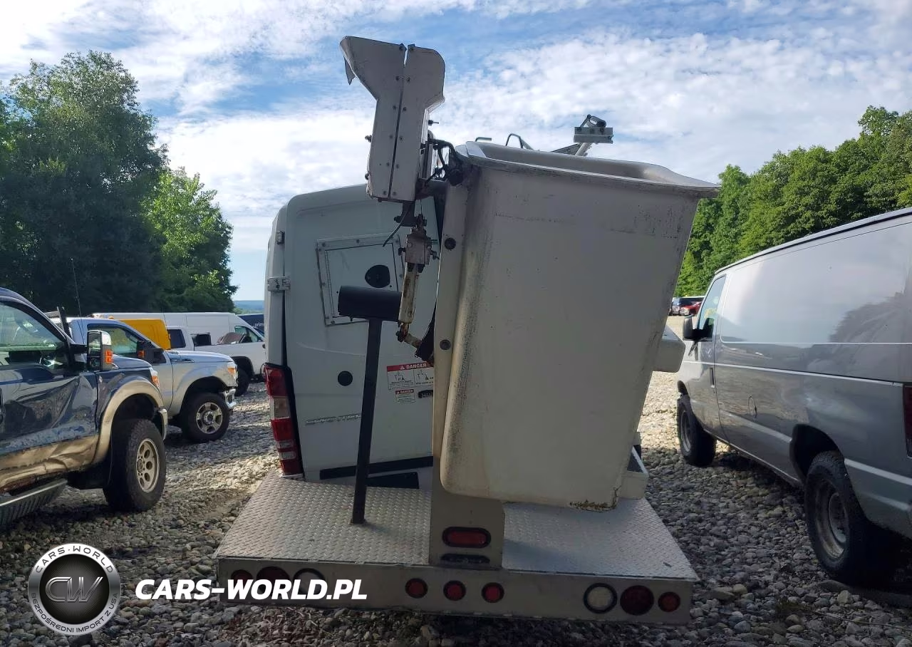 2016 Mercedes-Benz Sprinter 3500 Van With Bucket Lift VIN:WD3PF3DC8GP276943 - 6