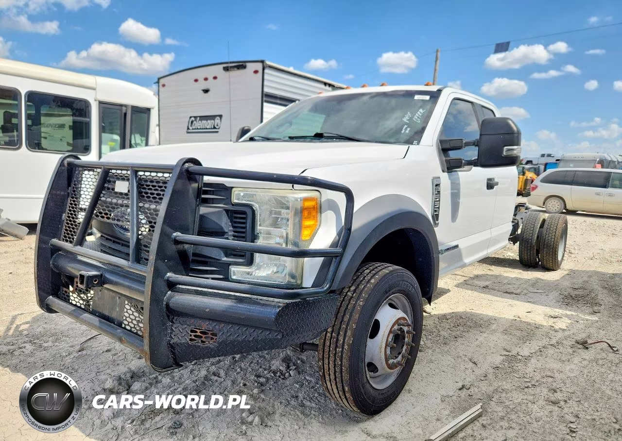 2017 Ford F550 Super Duty – zdjęcie 1 z 12