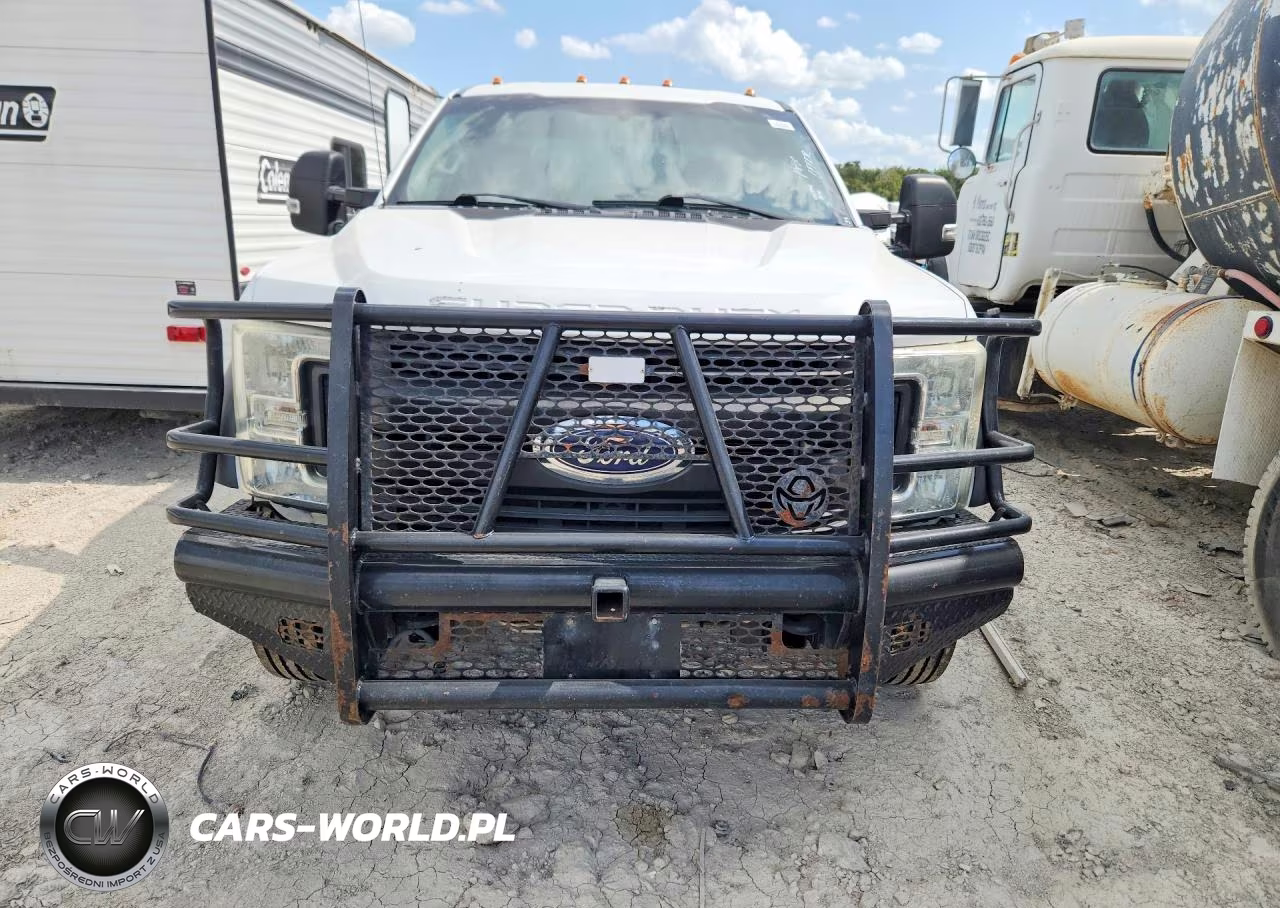2017 Ford F550 Super Duty VIN:1FD0X5HT1HEB81370 - 5