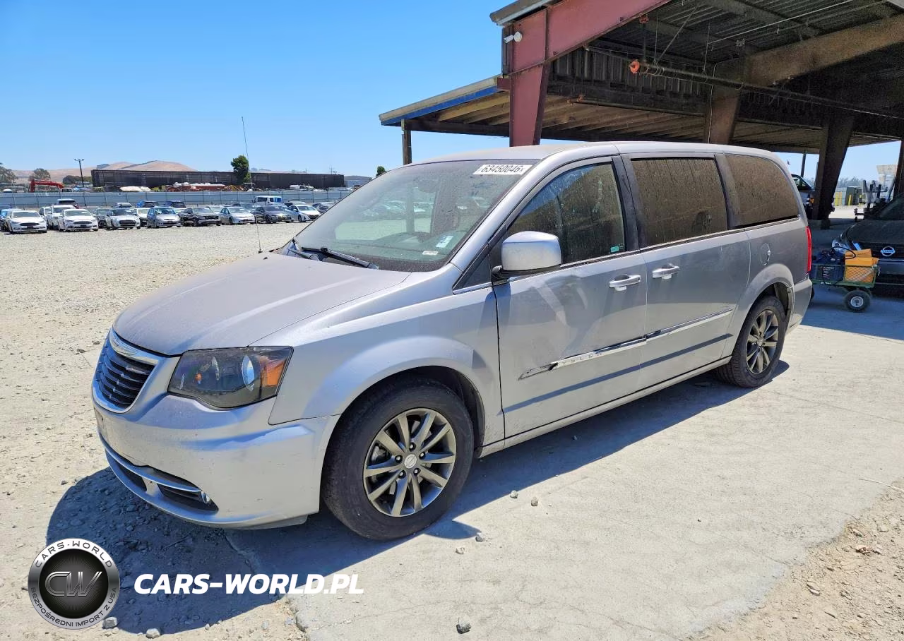 2015 Chrysler Town & Country S – zdjęcie 1 z 13