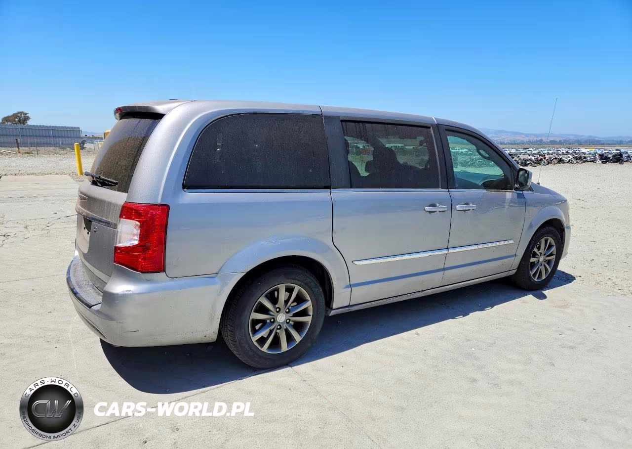 2015 Chrysler Town & Country S VIN:2C4RC1HG9FR699942 - 3