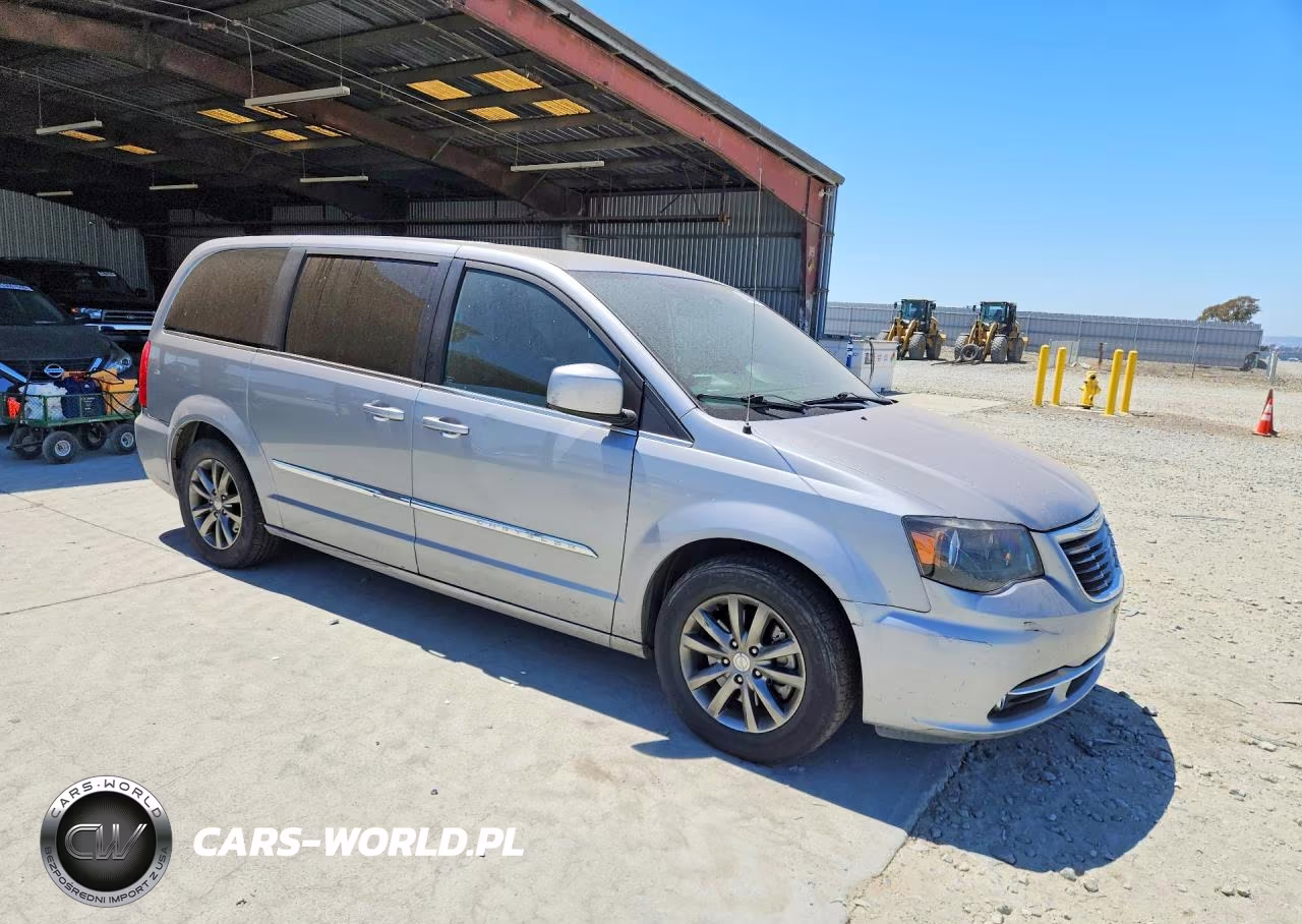 2015 Chrysler Town & Country S VIN:2C4RC1HG9FR699942 - 4