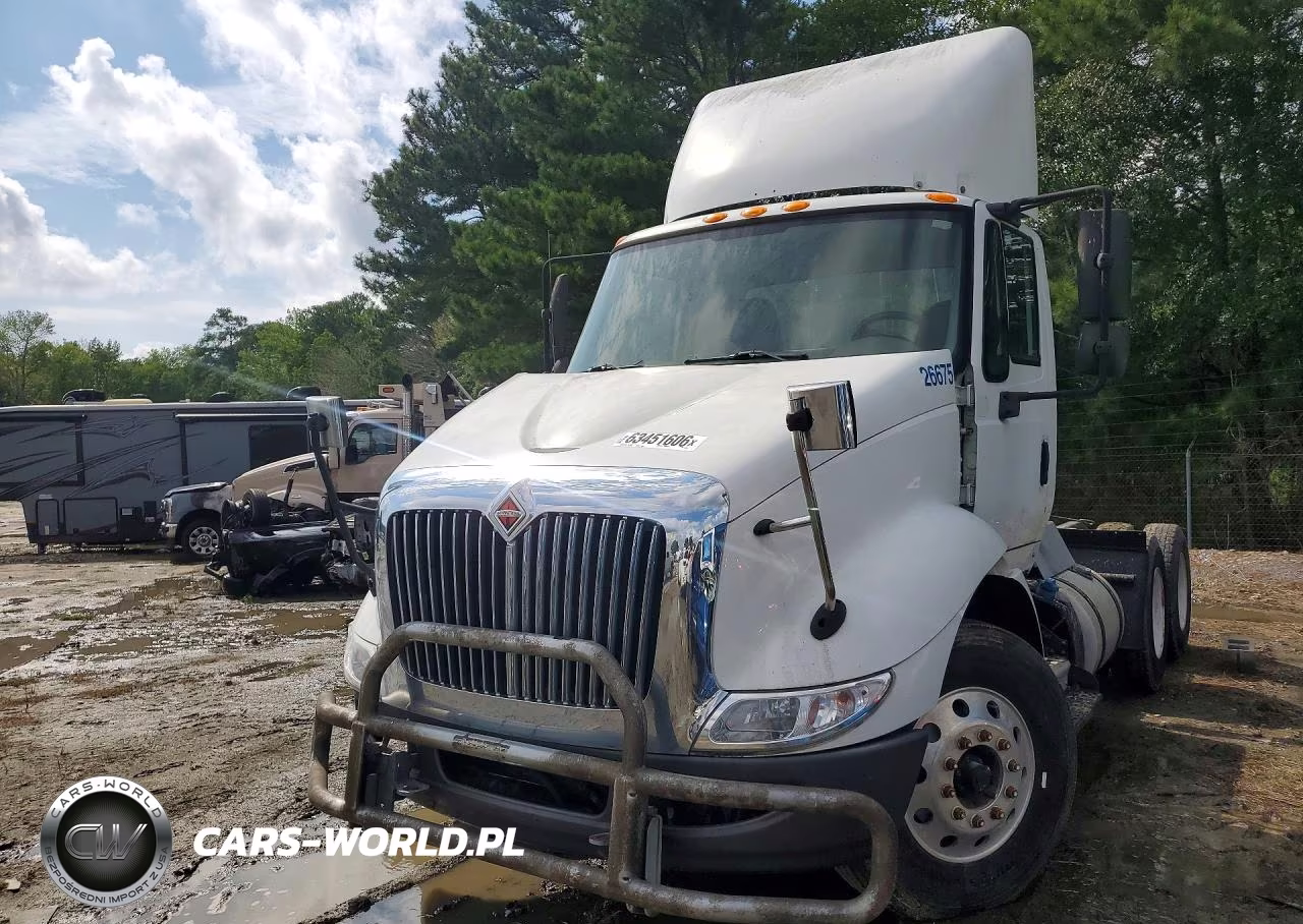 2015 International 8600 Semi Truck