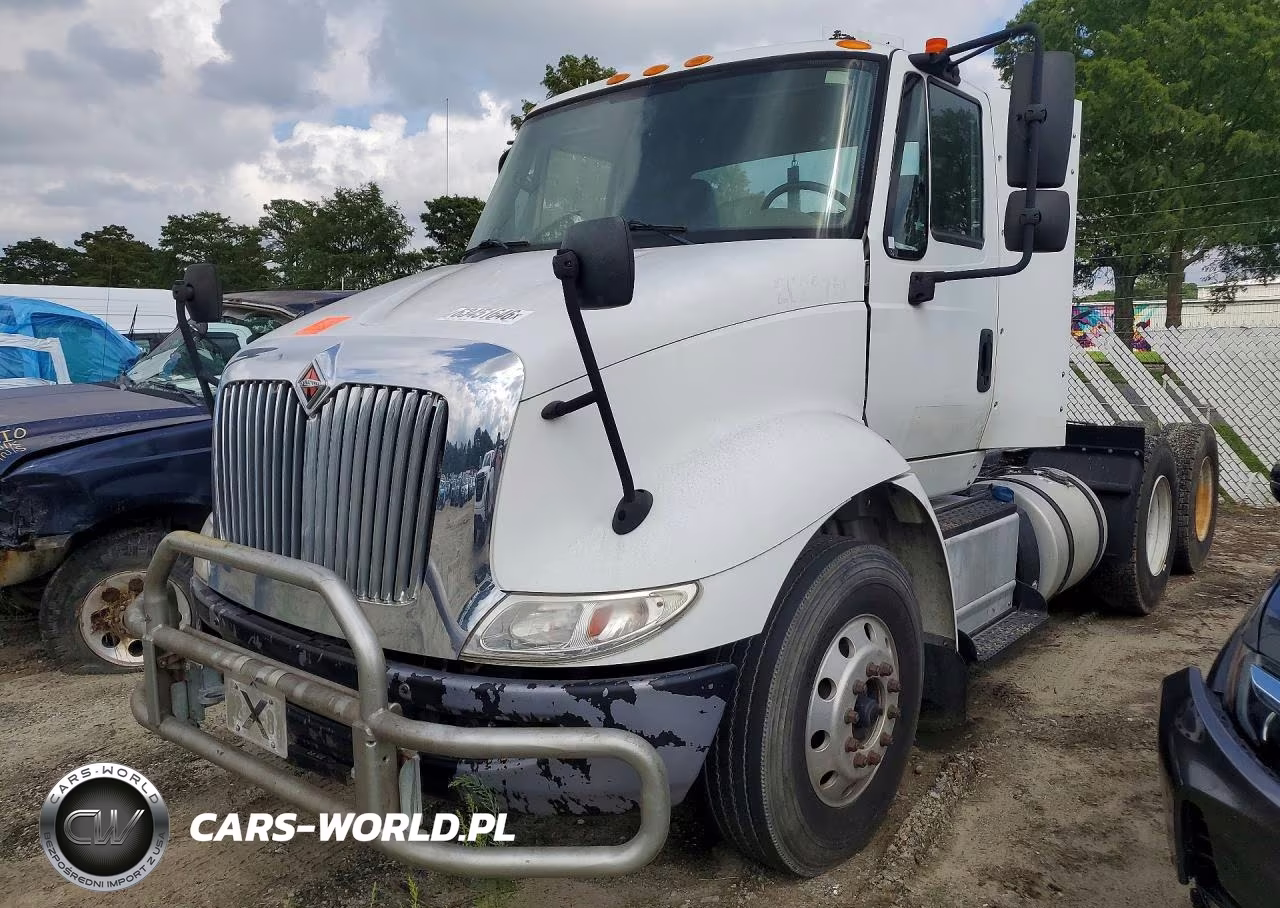 2016 International 8600 Semi Truck