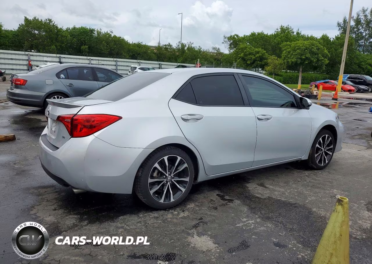 2017 Toyota Corolla Se VIN:5YFBURHE3HP655577 - 3