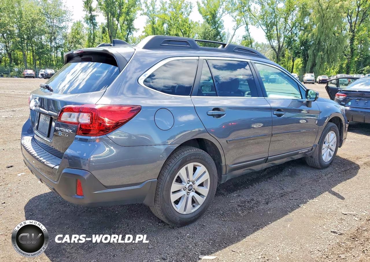 2018 Subaru Outback 2.5I Premium VIN:4S4BSAHC9J3327323 - 3