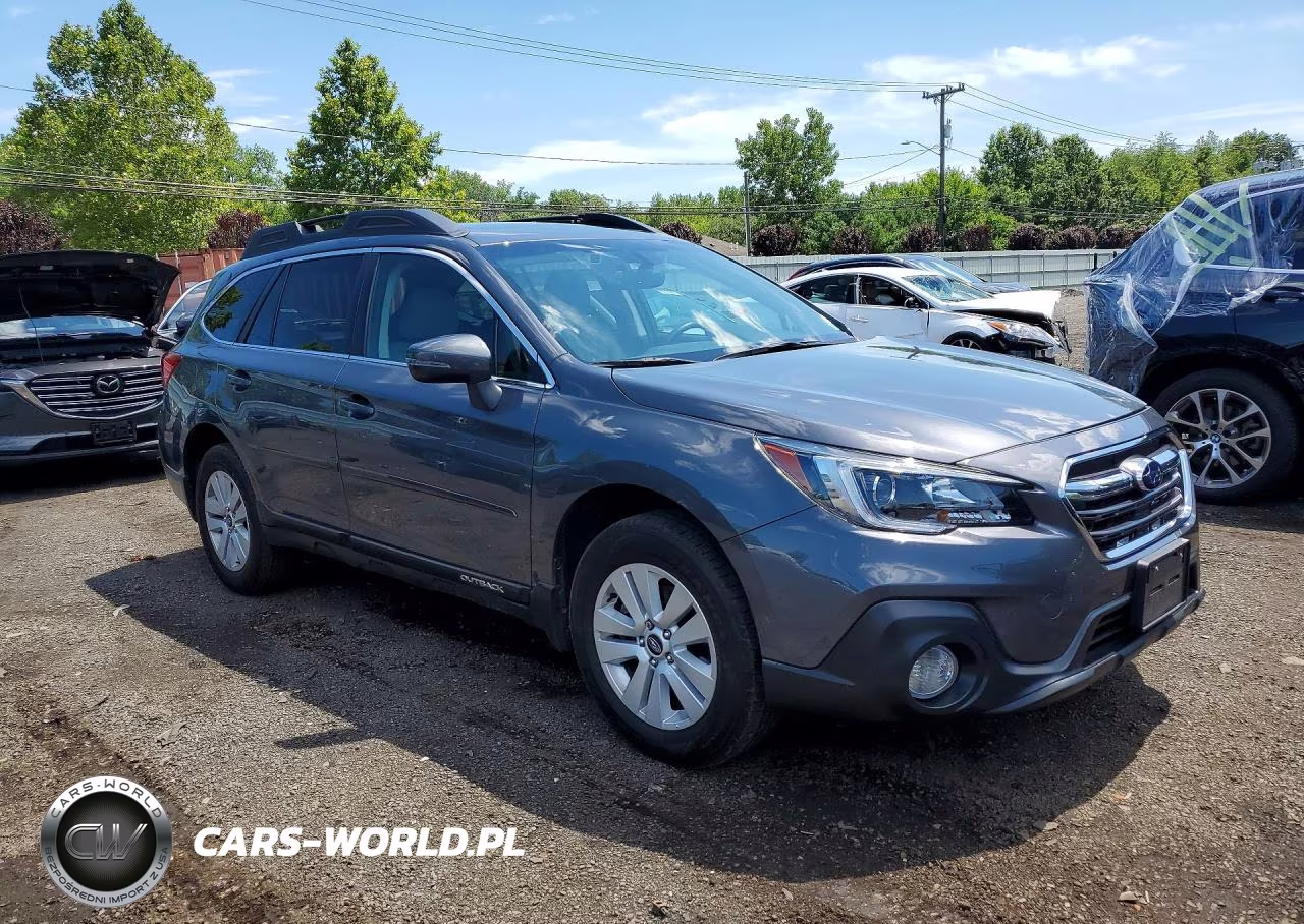 2018 Subaru Outback 2.5I Premium VIN:4S4BSAHC9J3327323 - 4