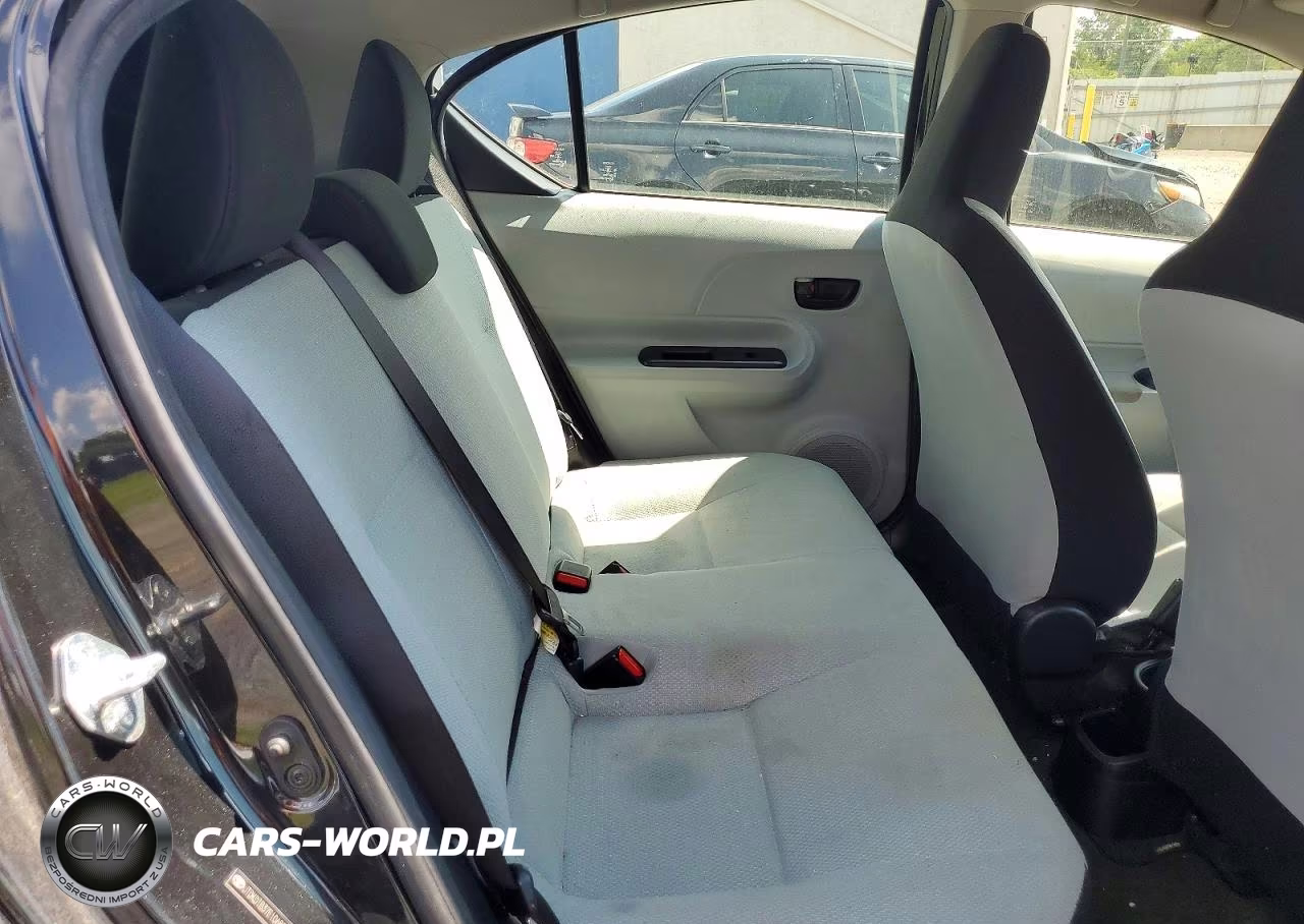 2014 Toyota Prius C One VIN:JTDKDTB37E1068951 - 10