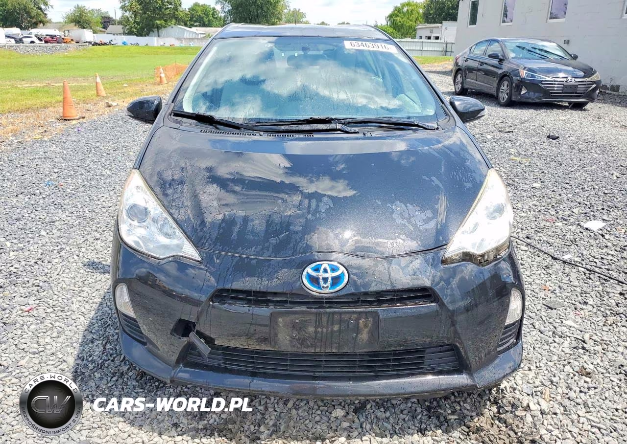 2014 Toyota Prius C One VIN:JTDKDTB37E1068951 - 5