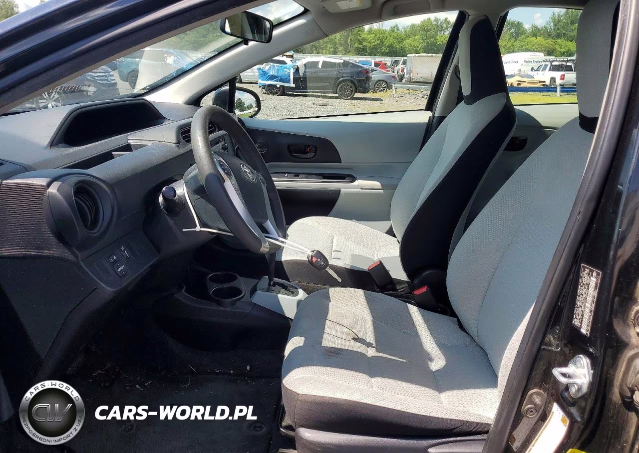 2014 Toyota Prius C One VIN:JTDKDTB37E1068951 - 7