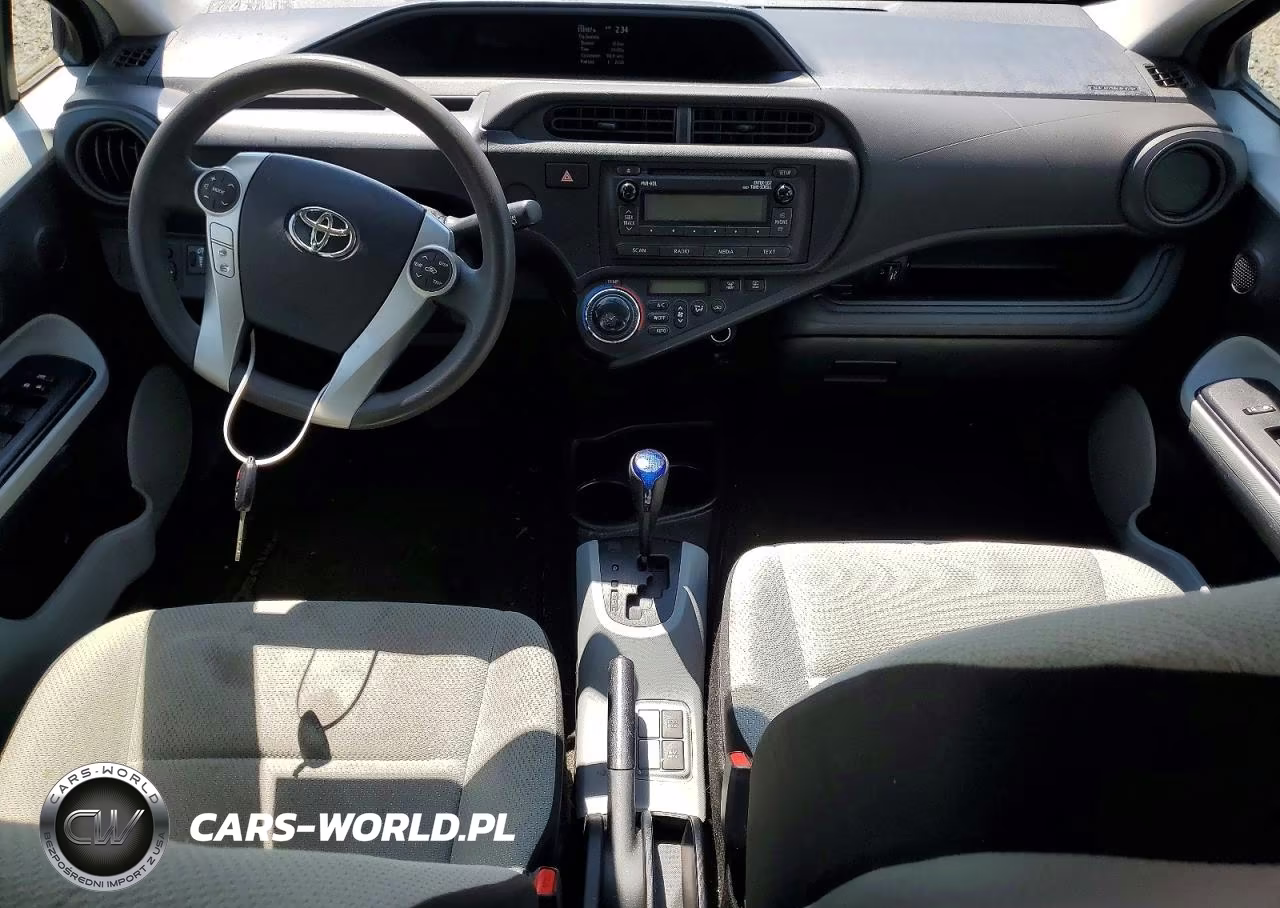 2014 Toyota Prius C One VIN:JTDKDTB37E1068951 - 8