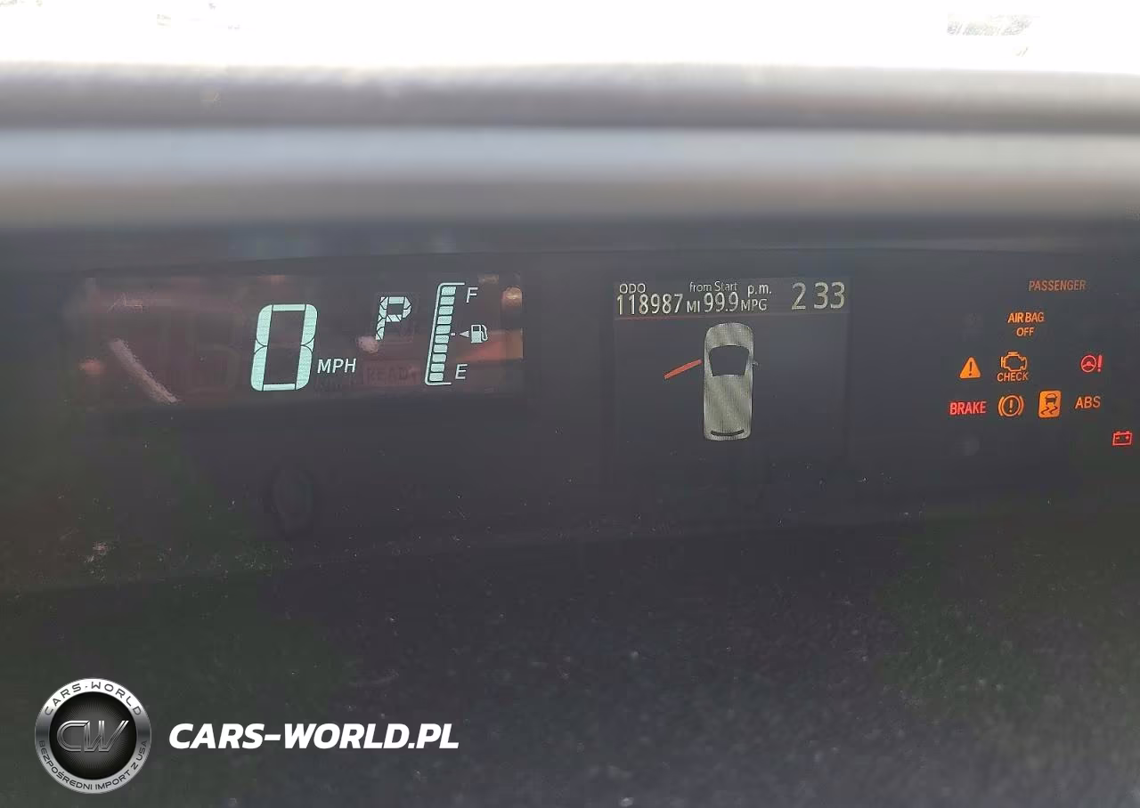 2014 Toyota Prius C One VIN:JTDKDTB37E1068951 - 9
