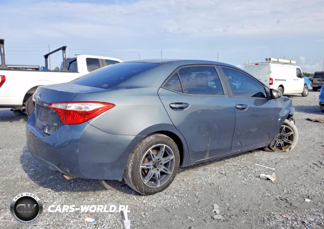 2015 Toyota Corolla Le VIN:5YFBURHE0FP304879 - 3