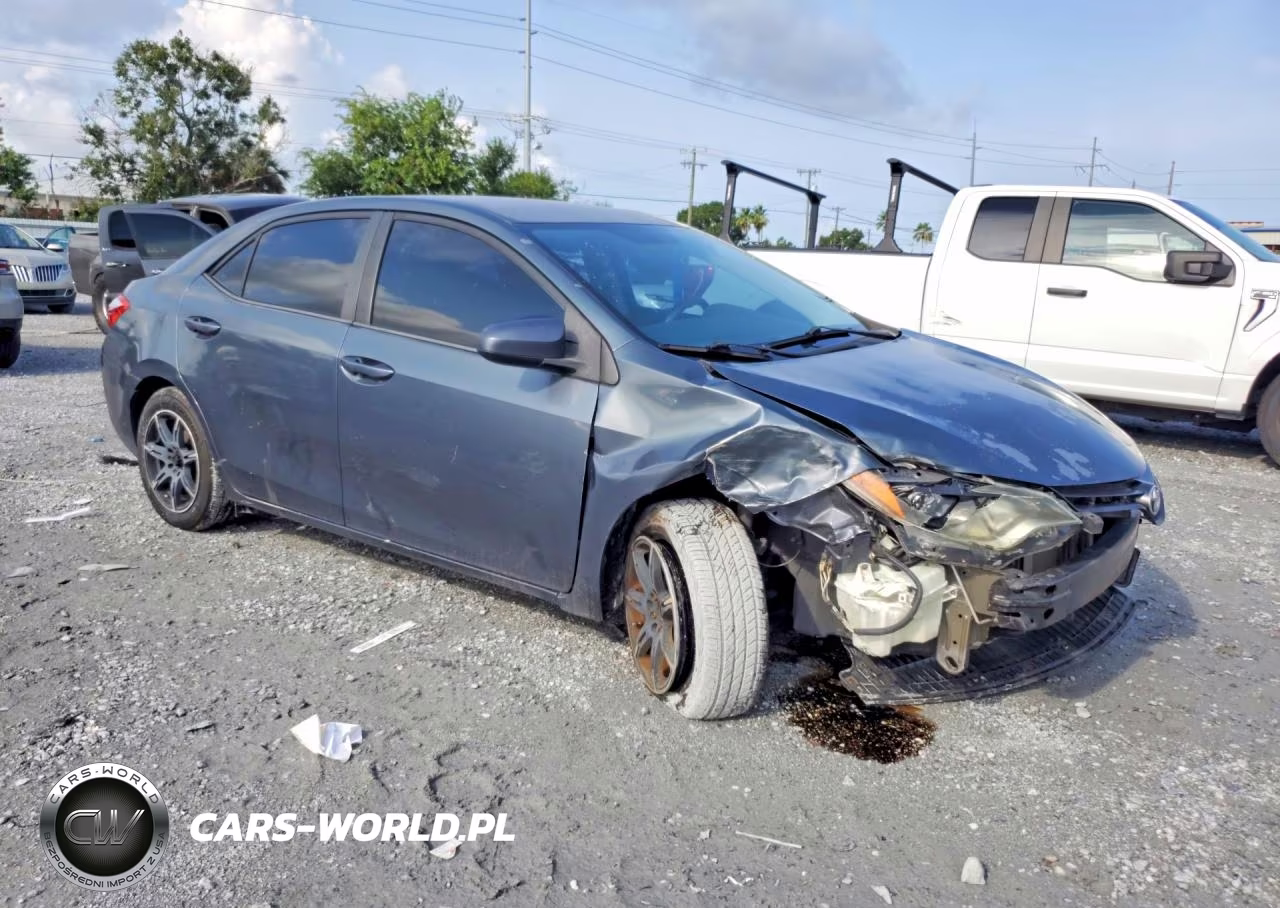 2015 Toyota Corolla Le VIN:5YFBURHE0FP304879 - 4
