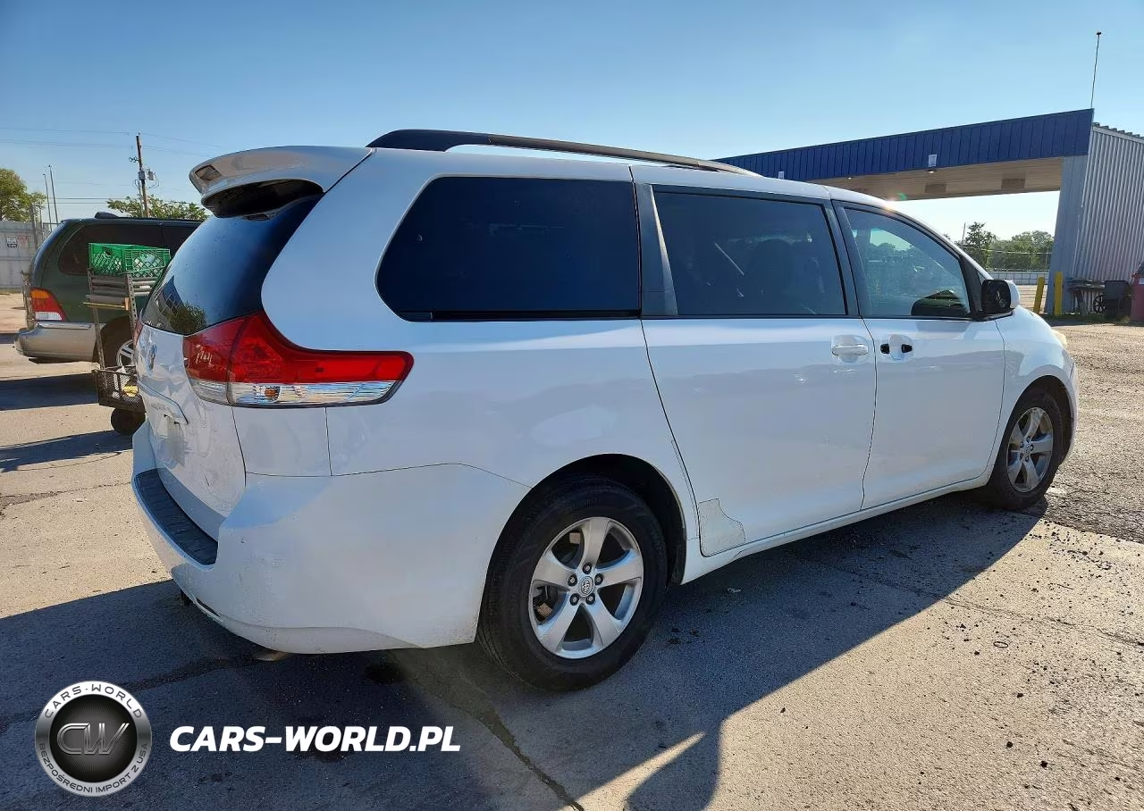 2013 Toyota Sienna Le VIN:5TDKK3DC6DS399640 - 3