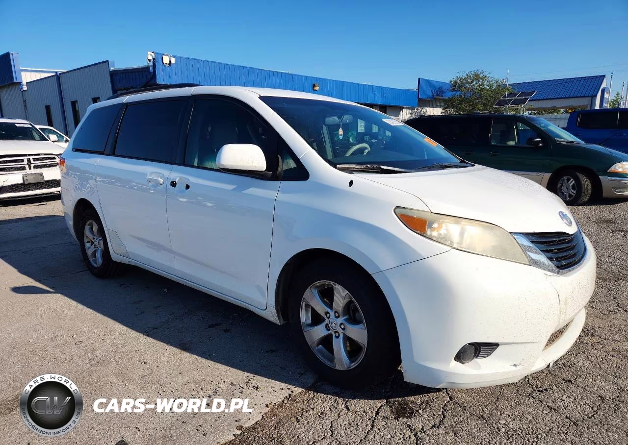2013 Toyota Sienna Le VIN:5TDKK3DC6DS399640 - 4
