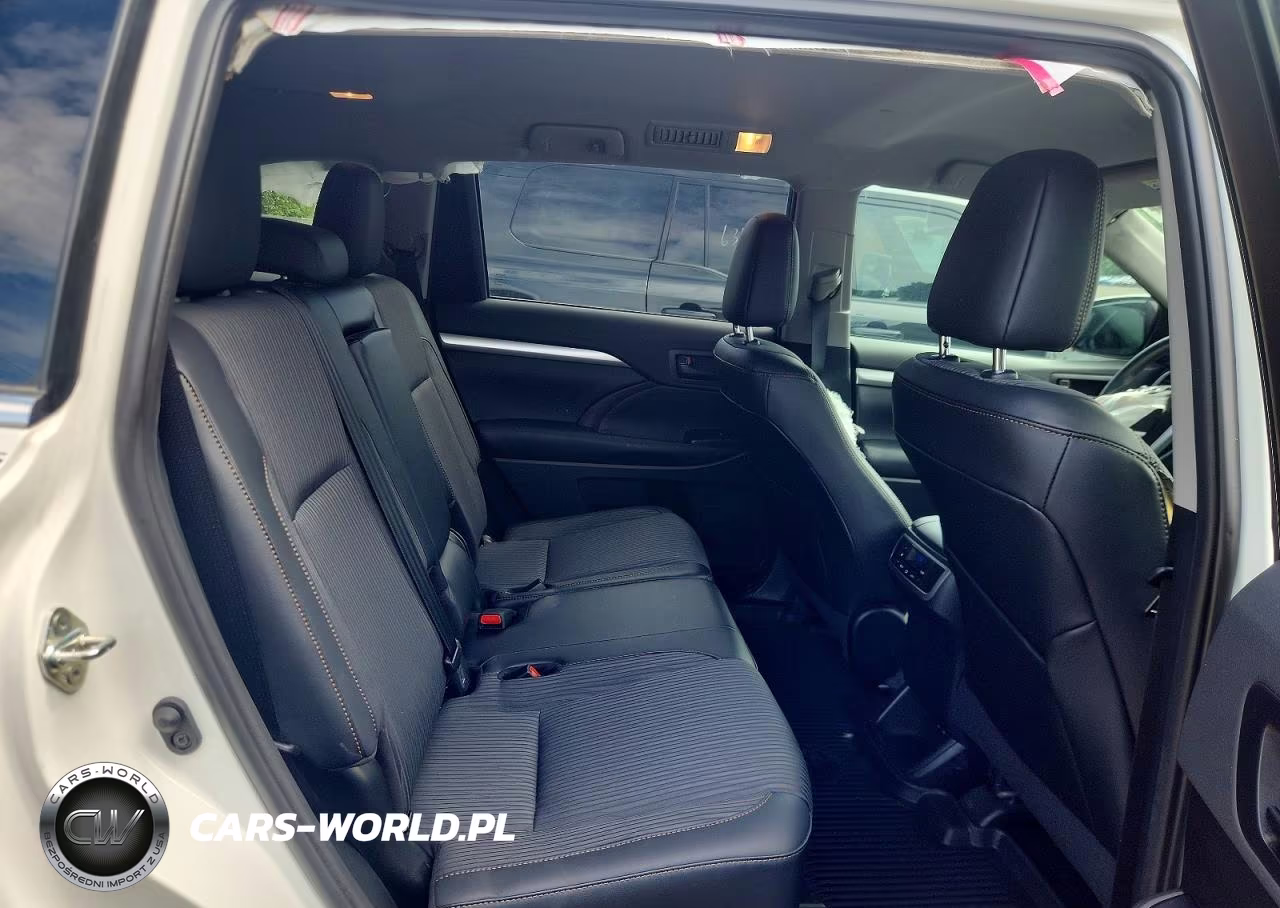 2019 Toyota Highlander Le Plus VIN:5TDBZRFH3KS729898 - 11