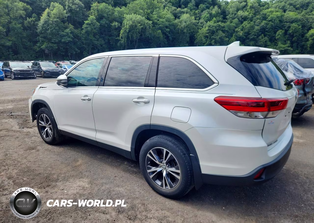 2019 Toyota Highlander Le Plus VIN:5TDBZRFH3KS729898 - 2