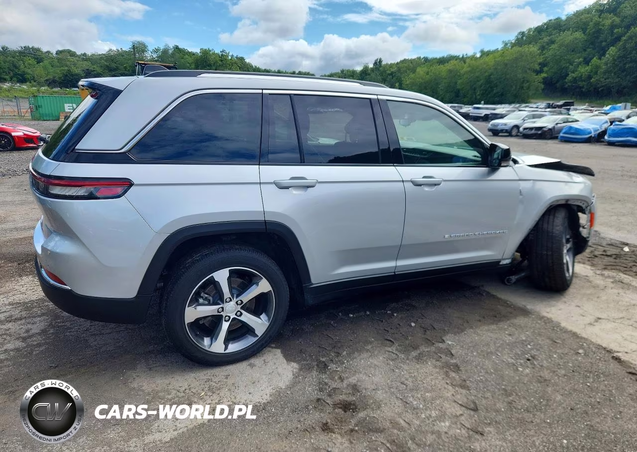 2023 Jeep Grand Cherokee Limited 4Xe VIN:1C4RJYB69PC670837 - 3