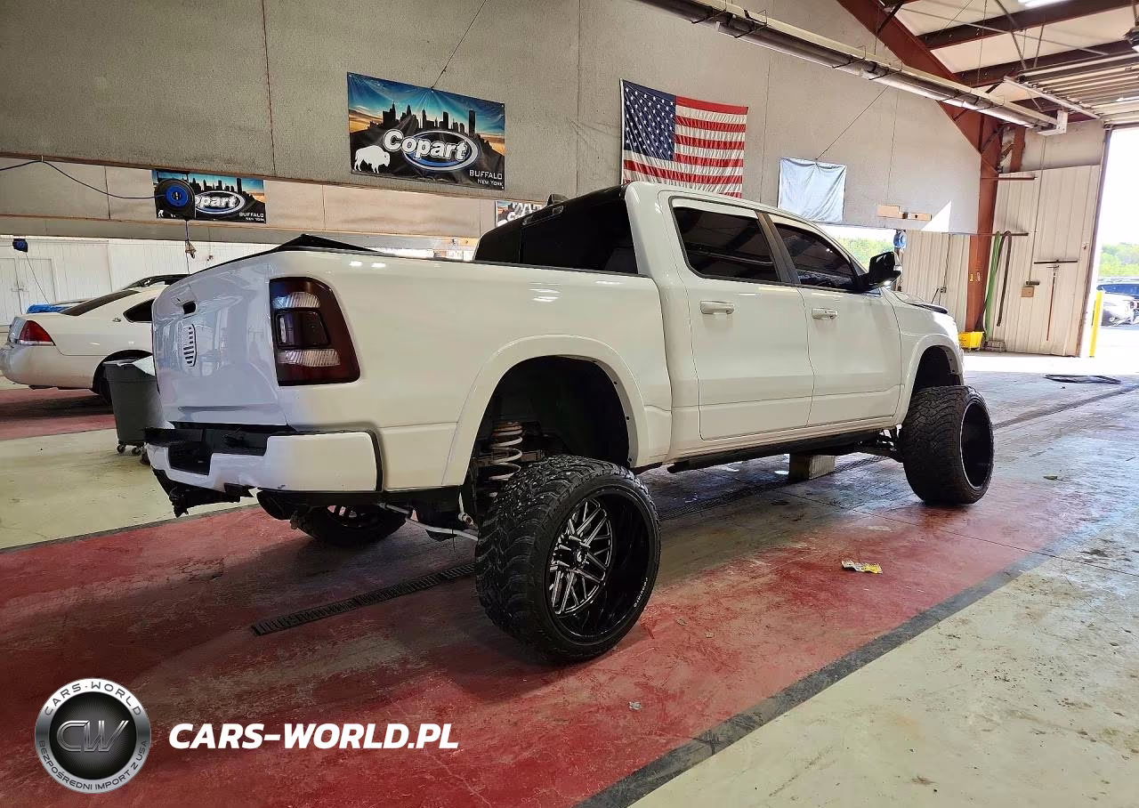 2020 Ram 1500 Laramie VIN:1C6SRFJT9LN189465 - 3