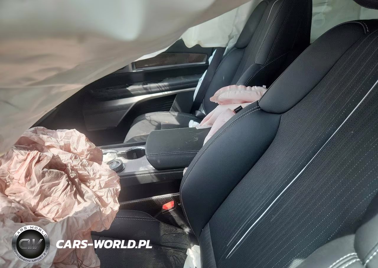 2026 Cadillac Vistiq Luxury VIN:1GYC3KML0TZ702933 - 8