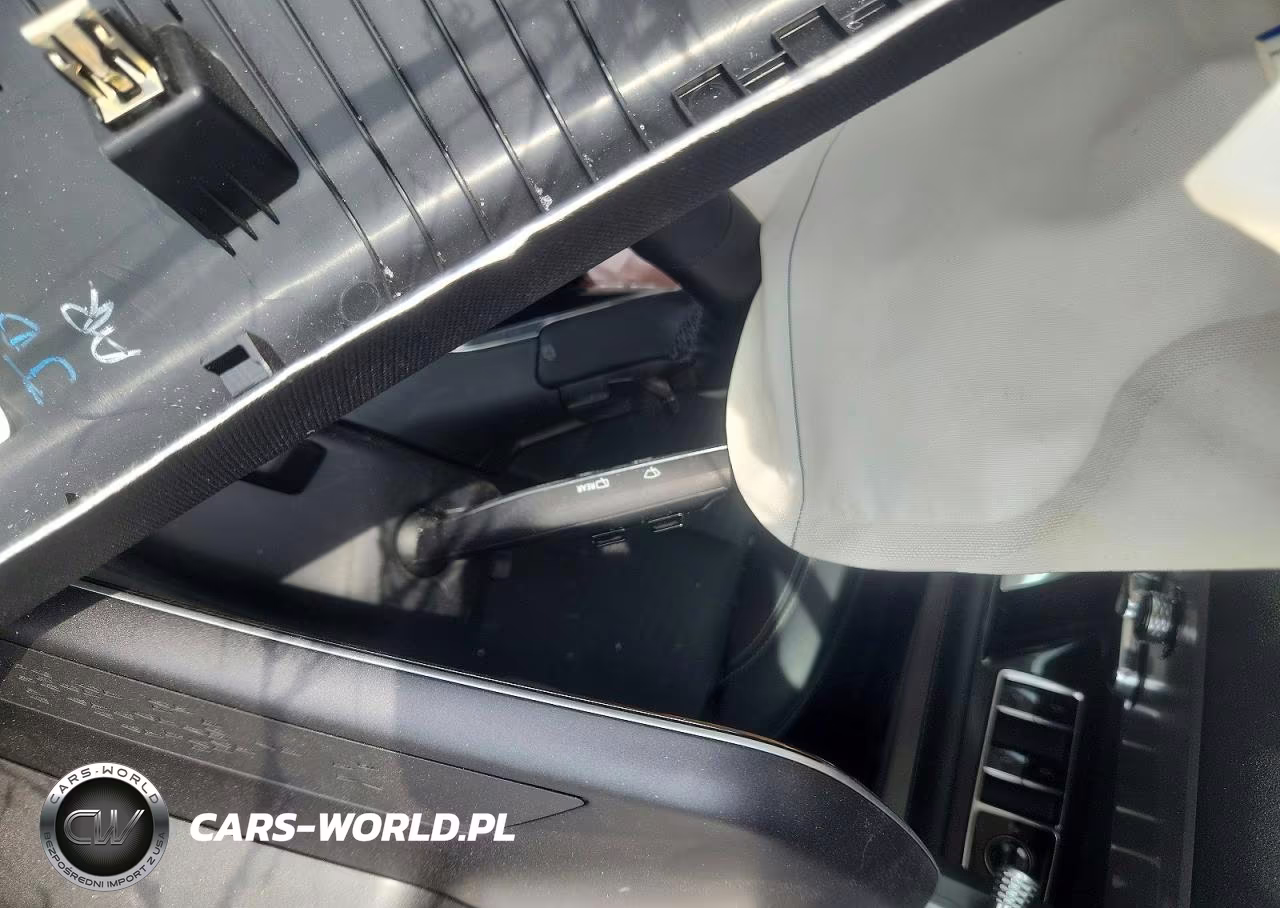 2026 Cadillac Vistiq Luxury VIN:1GYC3KML0TZ702933 - 9