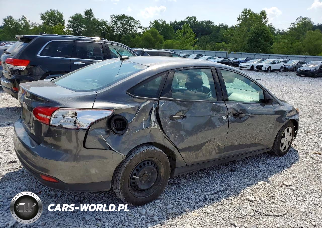 2018 Ford Focus S VIN:1FADP3E23JL301392 - 3