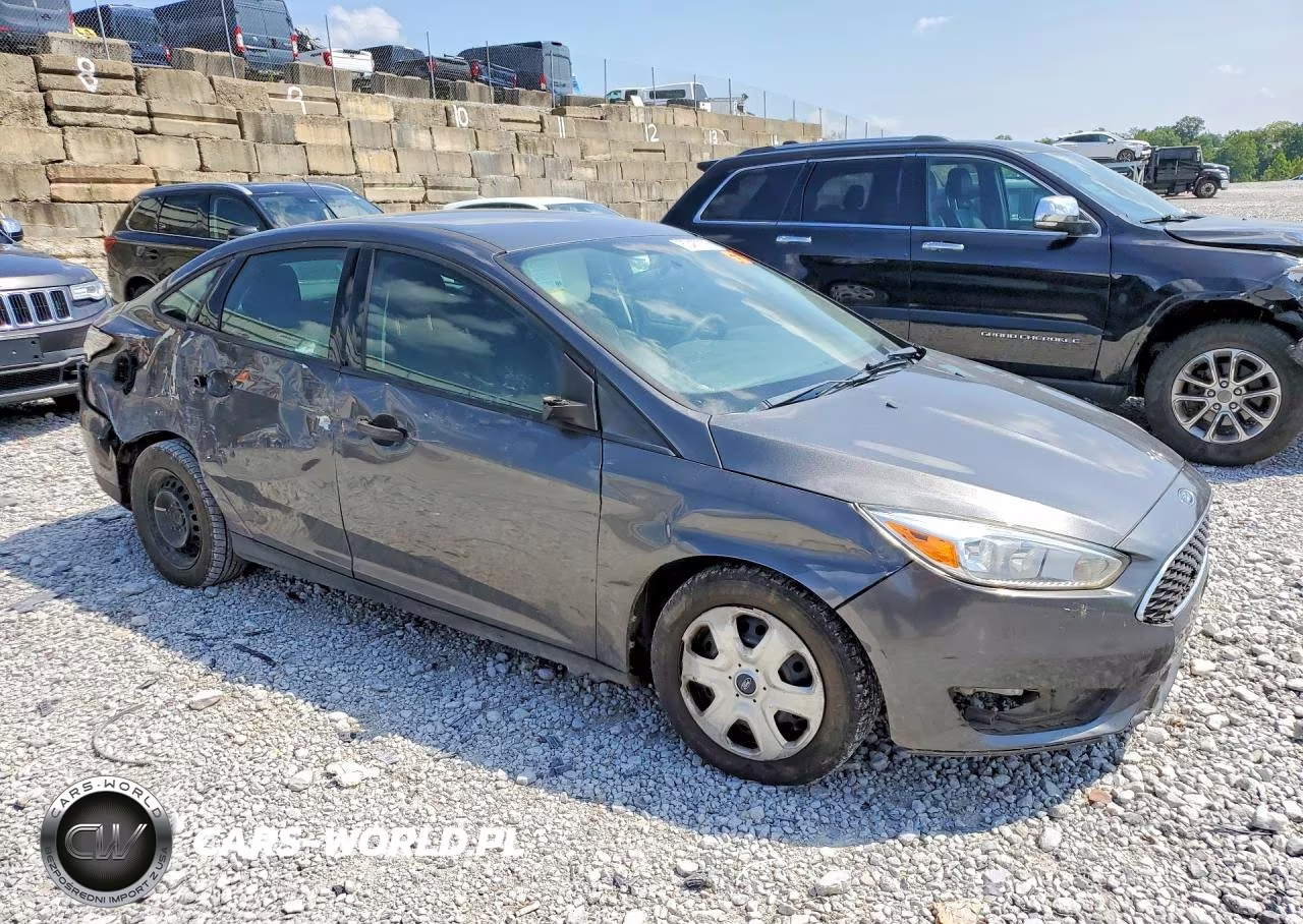 2018 Ford Focus S VIN:1FADP3E23JL301392 - 4
